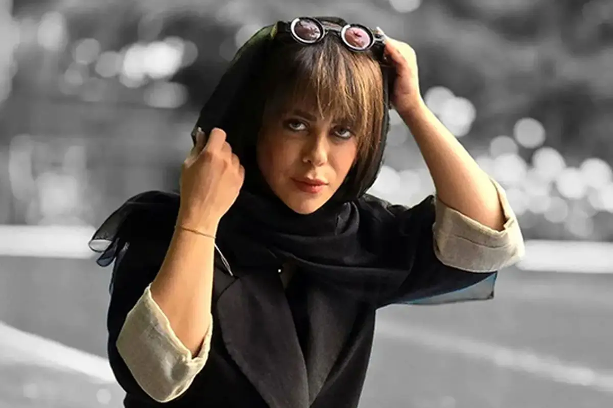 الهام اخوان در پشت صحنه «جشن» با استایل مشکی خاصش همه را شگفت‌زده کرد!