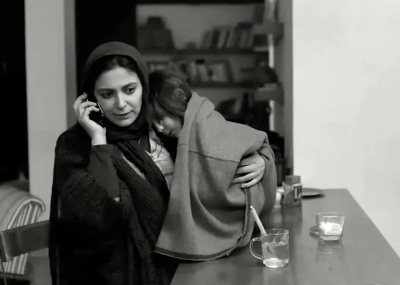 الهام کردا در برف روی کاجها