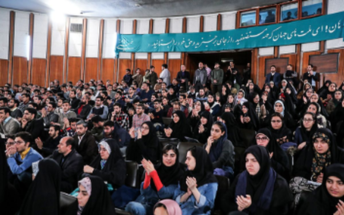 عکسی متفاوت از مراسم روز دانشجو که همه را شوکه کرد!