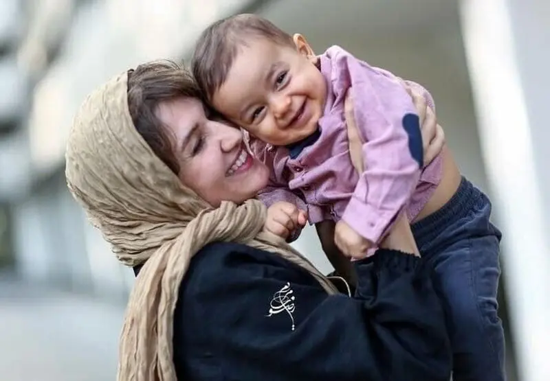 گلوریا هاردی و پسرش