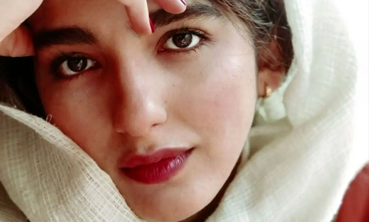 چادر گل‌گلی بازیگر «تاسیان»؛ ترکیب سنت و زیبایی که همه را شگفت‌زده کرد!