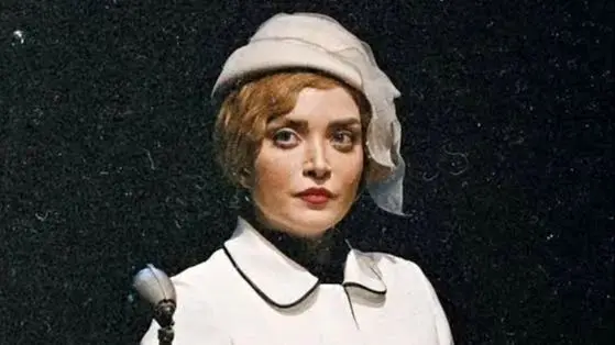 بهنوش طباطبایی سه شب مانده به چله با استایل یلدایی و انار در دست همه را شگفت‌زده کرد