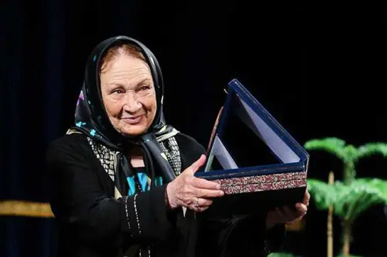 بیوگرافی-کامل-پری-امیرحمزه-عکس-های-جدی-500x331