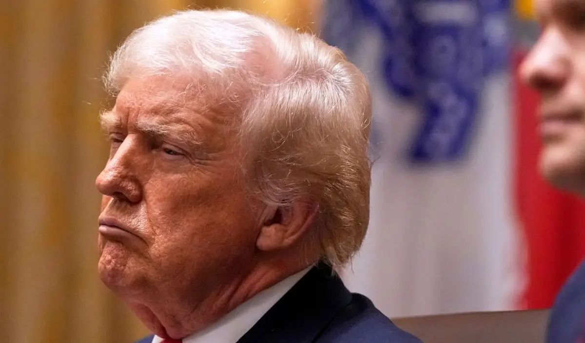 ۹ بار چرت ترامپ در جلسه مهم کابینه؛ آیا رئیس‌جمهور آمریکا توان کافی دارد؟