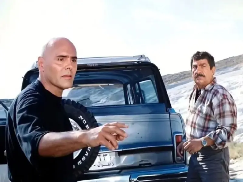 جمشید هاشمپور در کنار جلال پیشوائیان