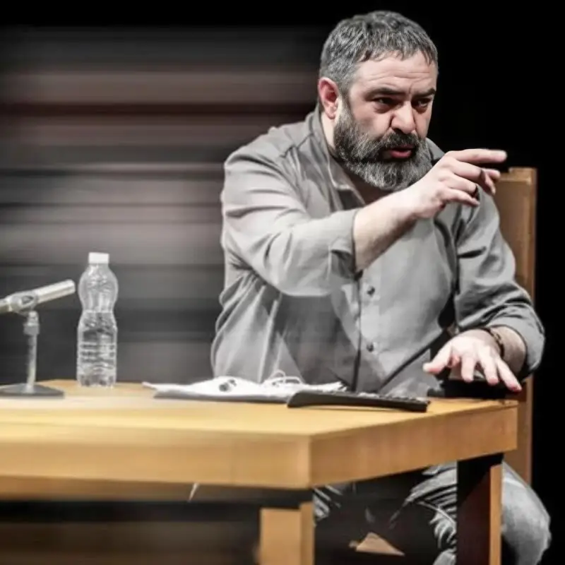 حسن معجونی در تئاتر