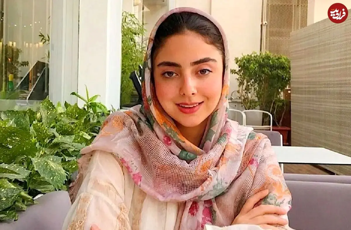 سفری دیدنی به سال 1401؛ حنا فردین 30 ساله در کنار فرانک و پوری بنایی!