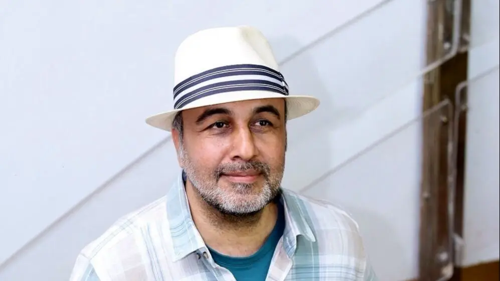 شوخی جنجالی رضا عطاران با امیرحسین قیاسی در جشن حافظ که همه را خندان کرد