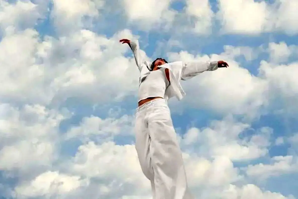 رنگ سال بنتون سفید انتخاب شد؛ واکنش‌های تند طراحان به بی‌تفاوتی فرهنگی این انتخاب!