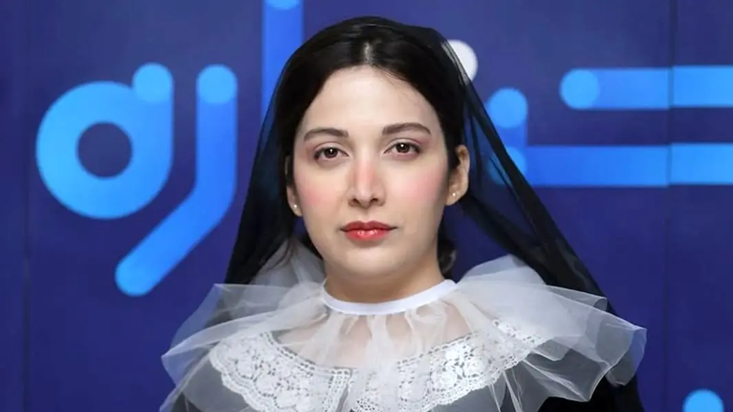 خاص‌ترین ترکیب رنگ و آیتم فصل در استایل جدید روشنک گرامی / خانم بازیگر شلوارک پوشید و باز جنجالی شد! + استایل های خبرسازی که ادامه دارد!