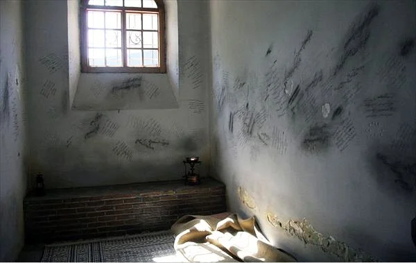 شعر فرخی یزدی در زندان