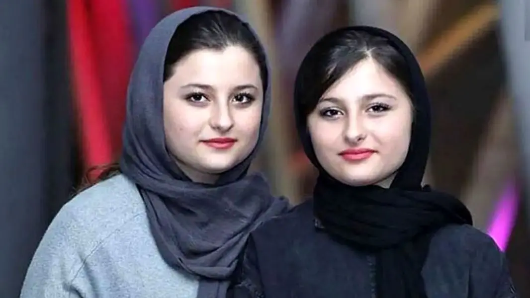 تغییر شگفت‌انگیز سارا و نیکا «پایتخت»؛ از هنرپیشه‌های کودک به ستاره‌های استایل زمستانی صورتی!