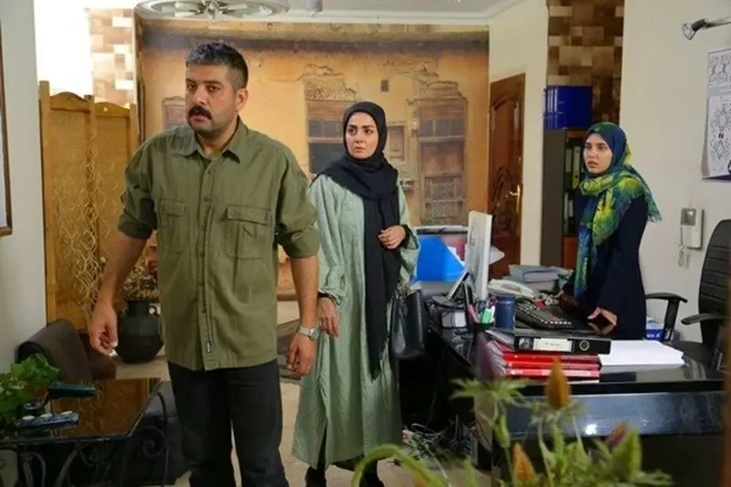 سامرند معروفی در کنار پروانه ها