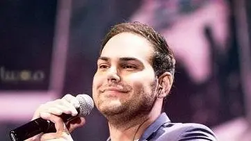 سیامک عباسی با «برم یا بمونم» دلتنگی‌های عاشقانه را دوباره زنده کرد!