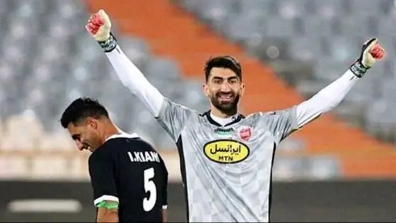 حضور عاشقانه اکرم بانو و دختر بیرانوند در آزادی؛ تشویقی که قلب‌ها را لرزاند!