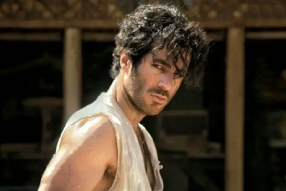 سلفی جذاب نوید پورفرج بازیگر «بامداد خمار» در کنار طرفدارانش در جشنواره فجر!