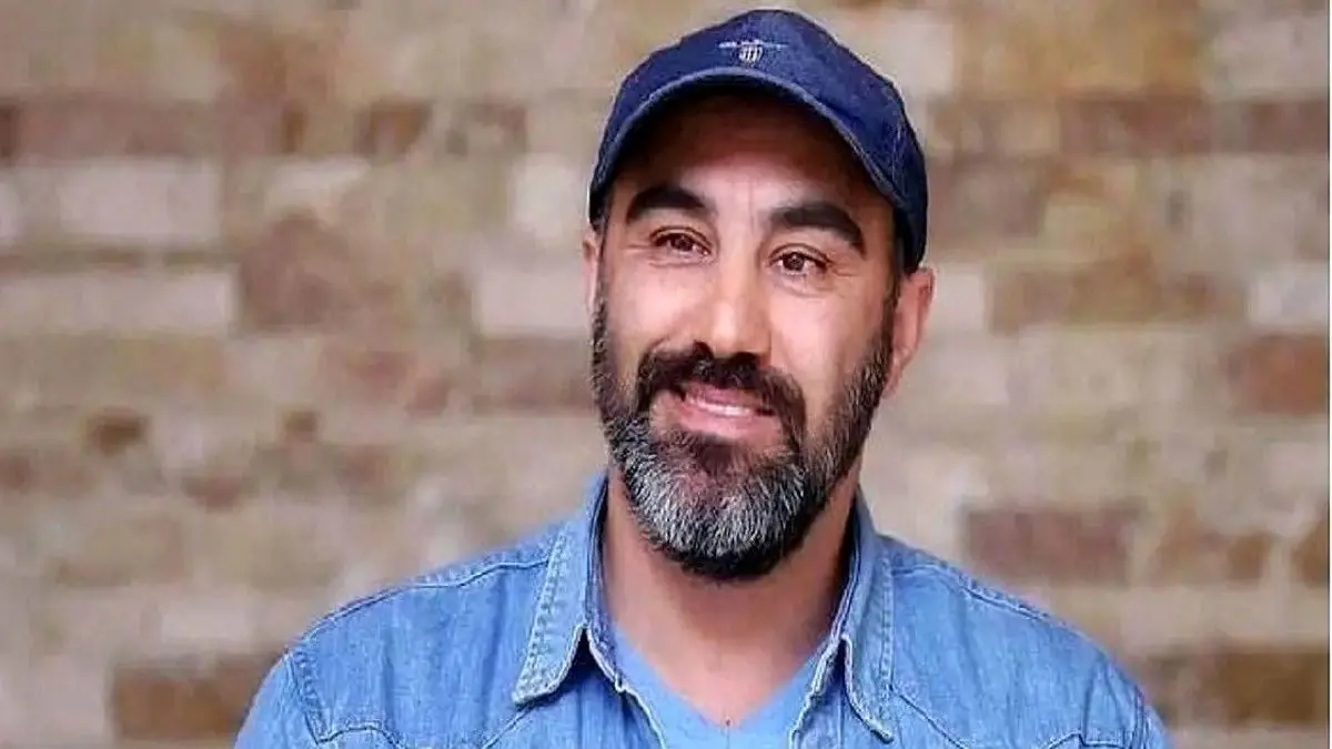 رقص شاد محسن تنابنده در خیابان؛ لحظه‌ای که حال همه را خوب کرد!