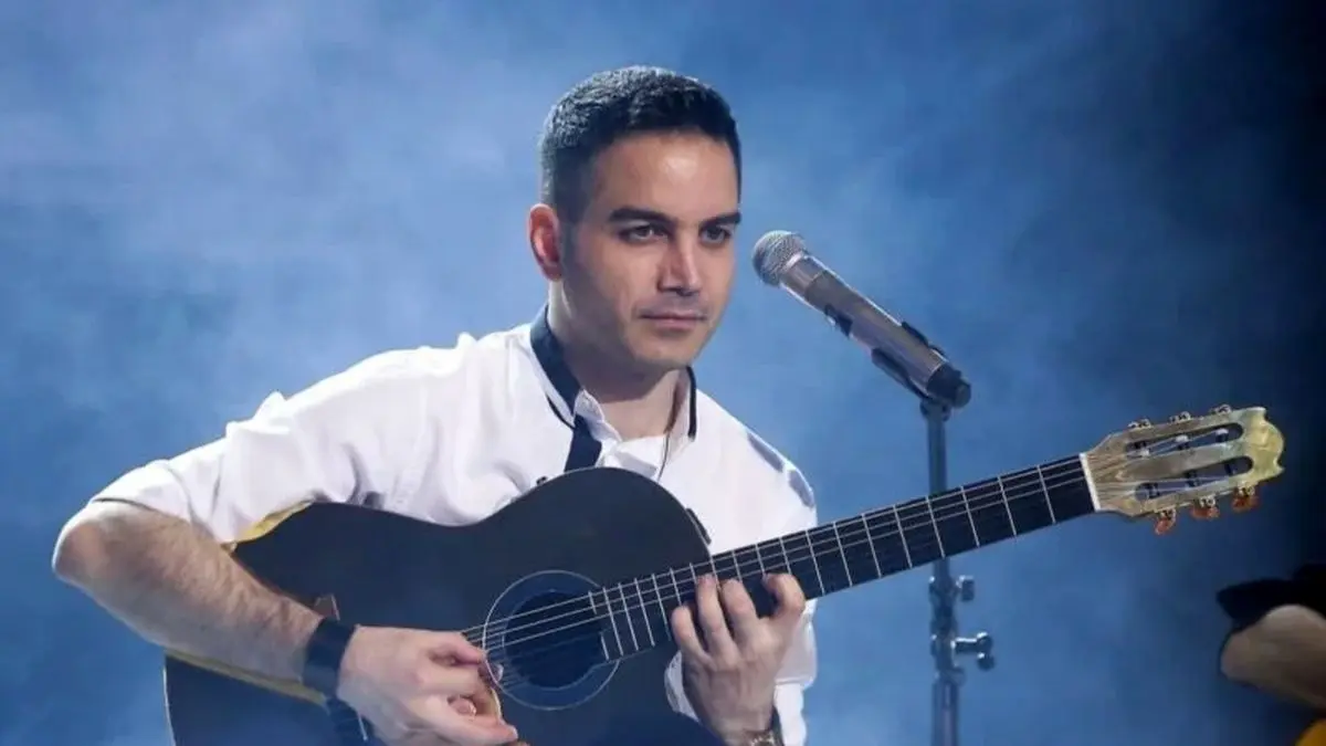 فیلم آواز باشکوه محسن یگانه / سیم گیتارش مثل بند شلوار در میره واکنشش عالیه