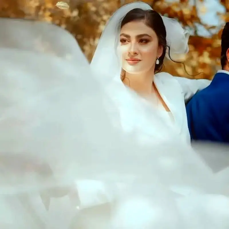 استایل مراسم عقد مریم مومن