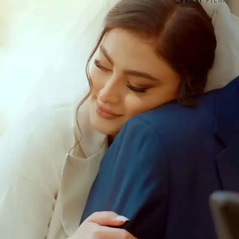 استایل مراسم عقد مریم مومن