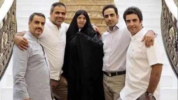 عکس/ مروری بر دورهمی خانوادگی منوچهر هادی در خانه پدری به مناسبت روز مادر /جشنی مجلل و باشکوه بدون حضور یکتا ناصر