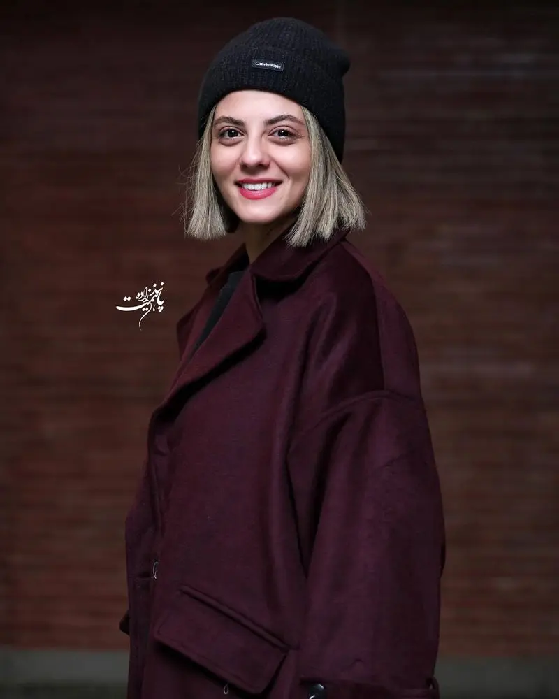 مهسا طهماسبی در پشت صحنه نمایش باران اسیدی 1