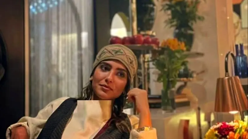 مونا کرمی با استایل شیک و شال و کلاه جذاب در انتظار چه چیزی است؟+ عکس اختصاصی