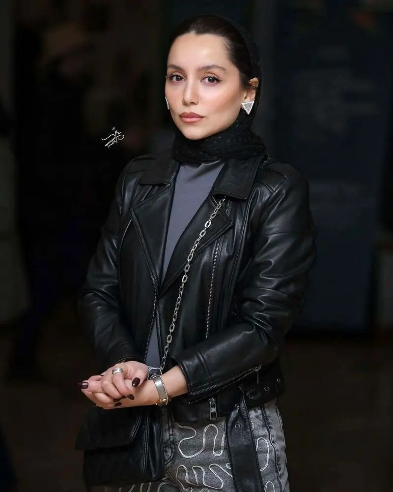 نازنین بیاتی در نمایشگاه چهارسوی خیال 1