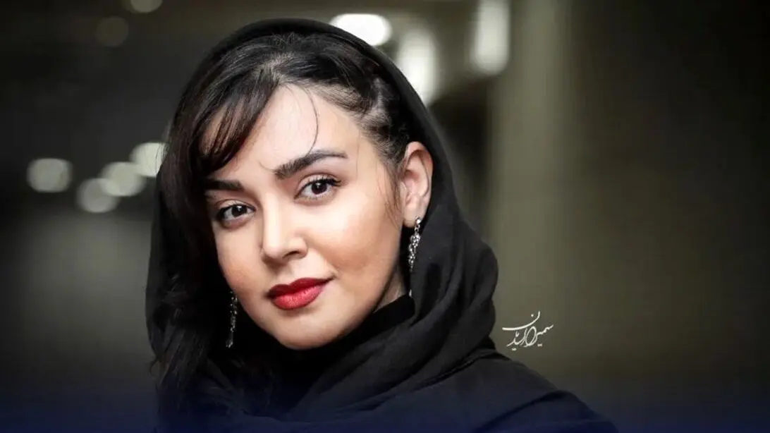 ندا قاسمی با عکس هنری در گندمزار؛ پیامی عمیق از صلح و روشنایی در دل جنگ!