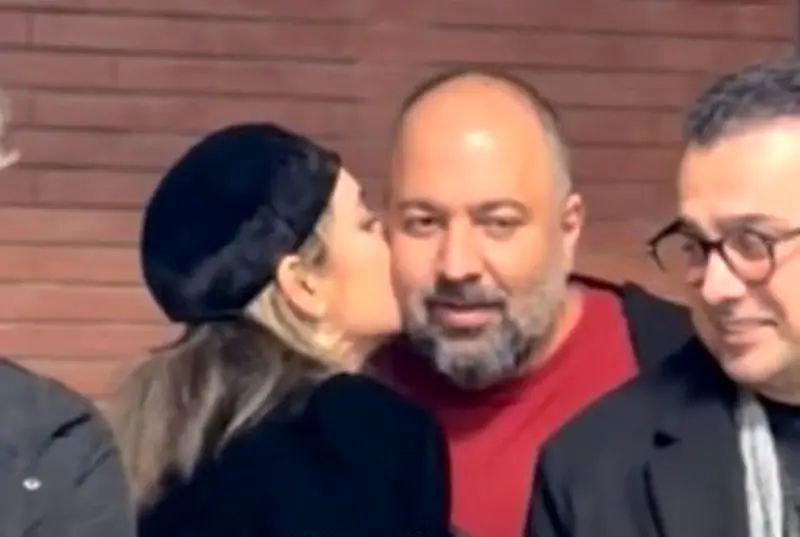 نرگس محمدی با کلاه پیلباکس