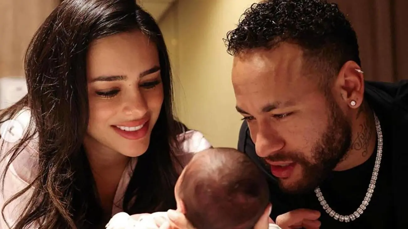 کیک تولد ساده اما خاص همسر نیمار در مقابل جشن‌های پرزرق و برق همسران فوتبالیست‌های ایرانی!