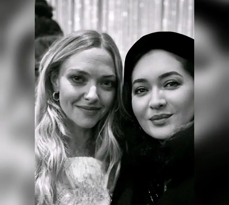 نیکی کریمی در کنار آماندا سایفرد