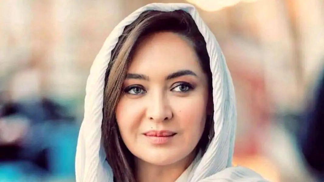 نیکی کریمی با تیپی شیک و استایلی جوان‌پسند در جشنواره باکو، پرچم زنان ایرانی بالا رفت