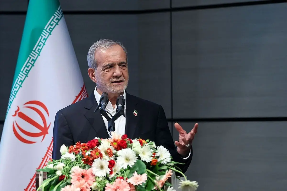 پزشکیان: لازم است زین‌پس تمام صنایع آب‌بر صرفاً در سواحل جنوبی توسعه پیدا کنند