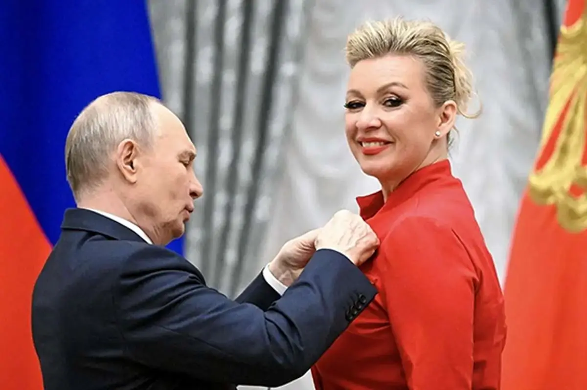 پوتین با هدیه‌ای ویژه تولد سخنگوی وزارت خارجه را جشن گرفت!