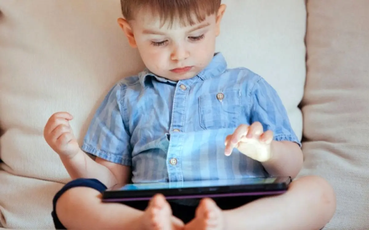 گوشی‌های هوشمند؛ عامل افسردگی کودکان!