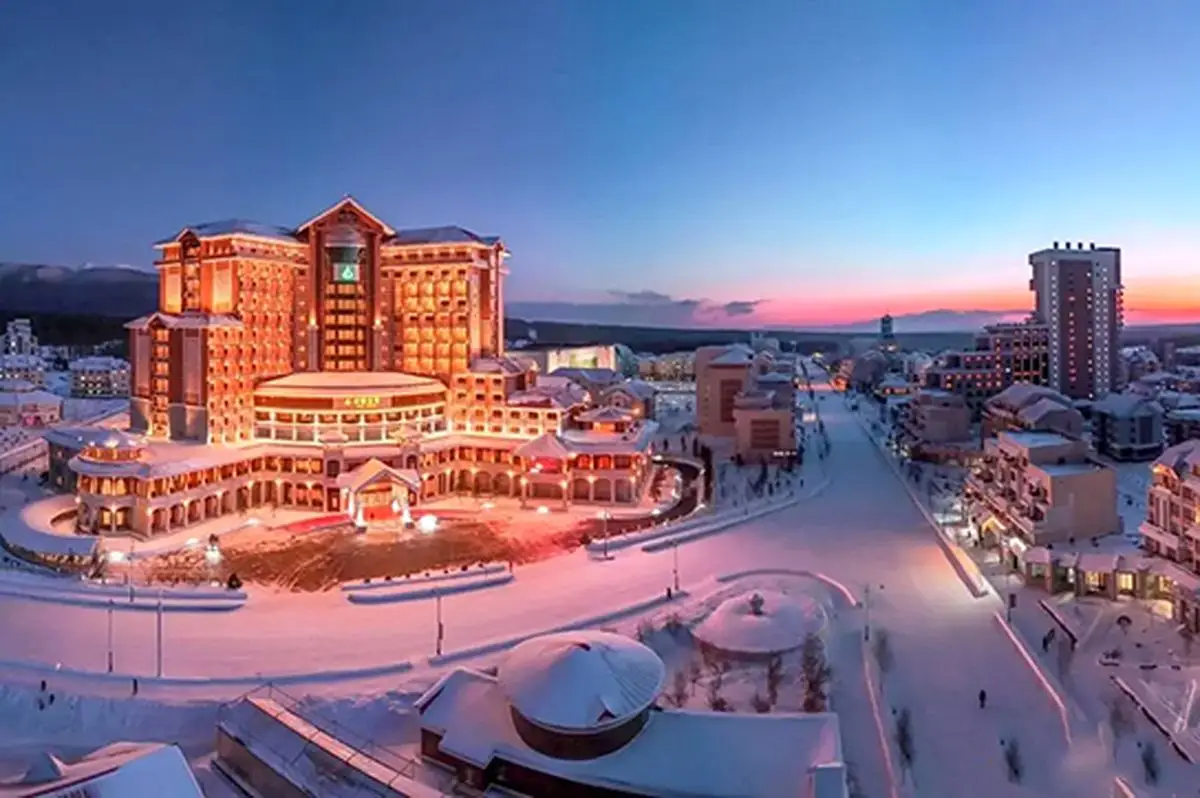 کیم جونگ اون با لیموزین پوتین هتل لوکس کوهستانی را در کره شمالی افتتاح کرد!