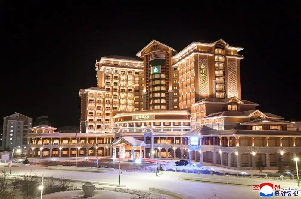 کیم+و+دخترش+در+افتتاح+هتل (7)