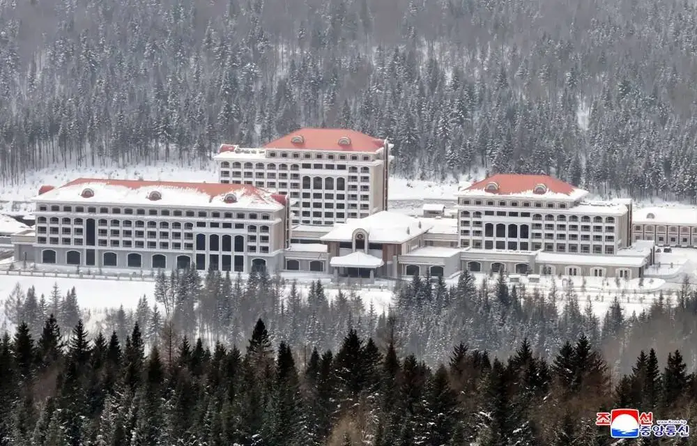 کیم+و+دخترش+در+افتتاح+هتل (9)