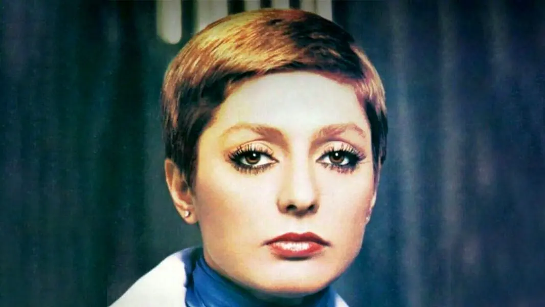 عکس ها / نگاهی به کت و شلوار لوکس گوگوش .. / تیپ و استایلش جذابیت و سادگی همزمان را نمایش داد …