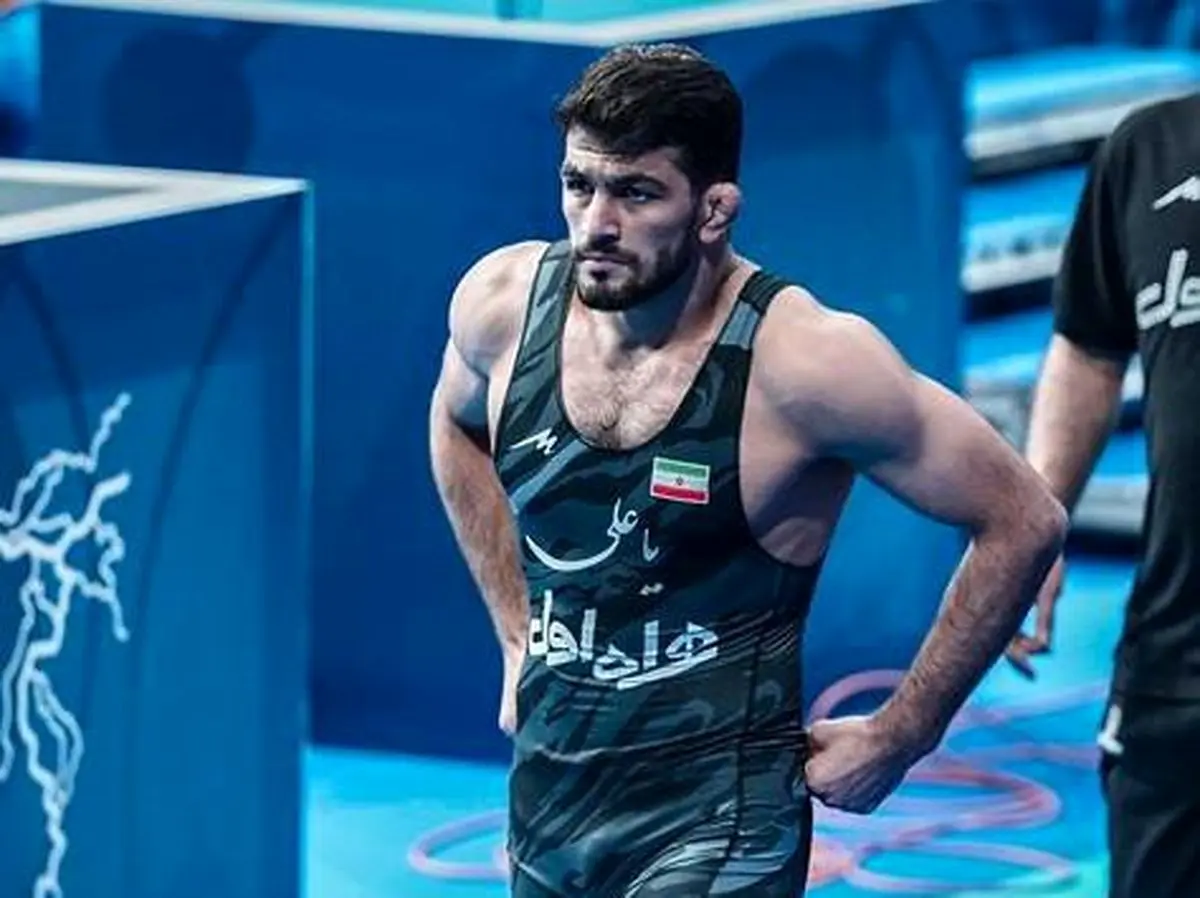 حرکتی غیرمنتظره: پرتاب گوشی برای ثبت سلفی با حسن یزدانی در ویدئویی جنجالی!