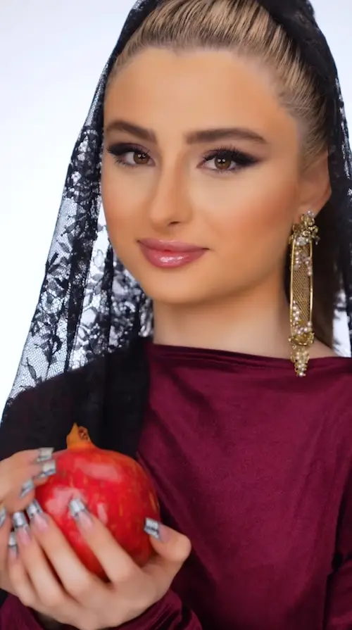 سارا و نیکا با استایل‌های یلدایی