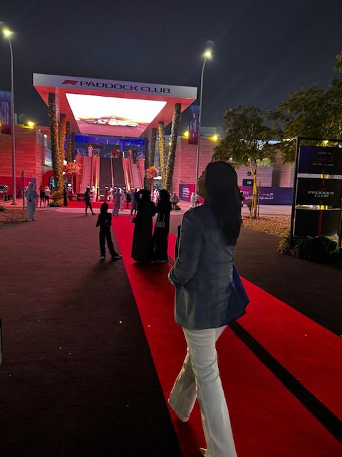 کت و شلوار کارینا کاپور