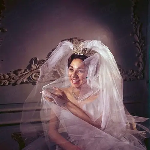 جواهرات فرح دیبا در روز عروسی‌اش