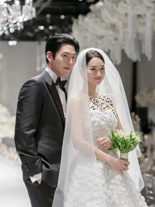 لباس عروس شین مین‌آ از الی صعب