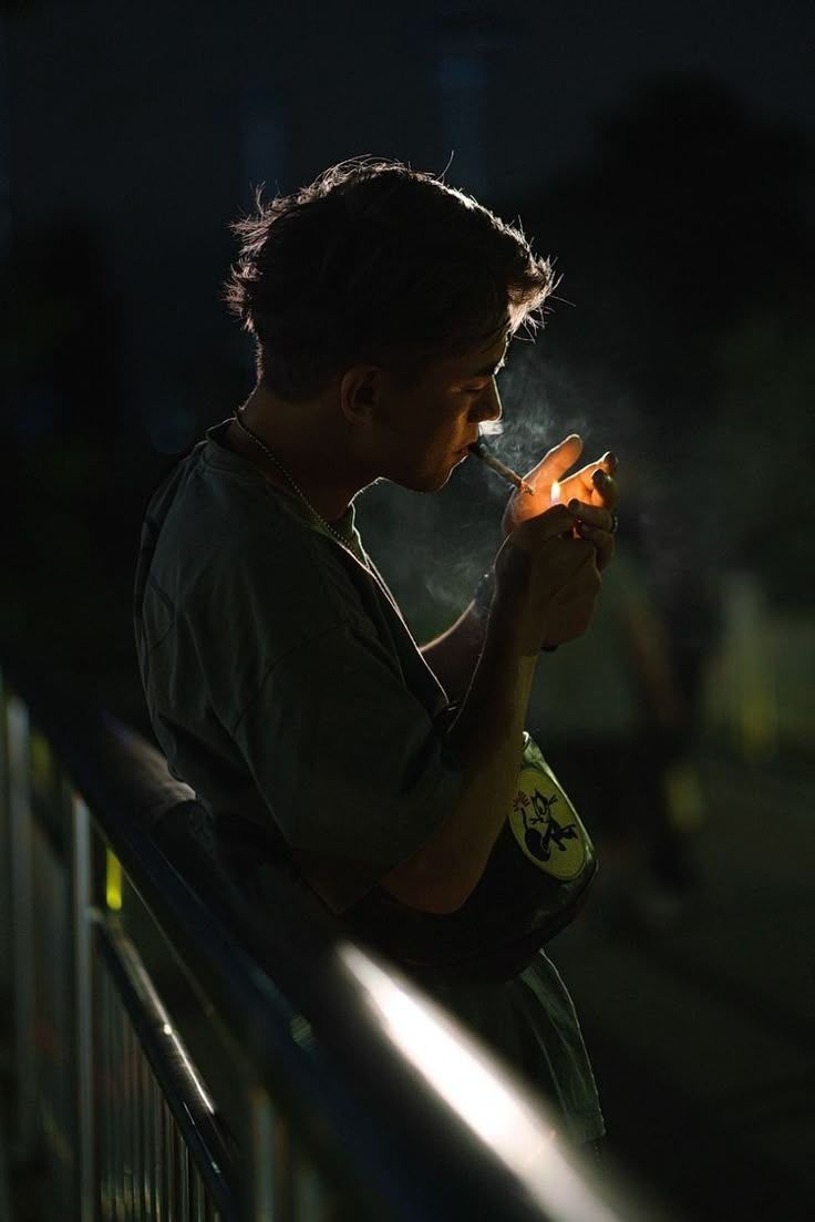 عکس پروفایل پسرانه غمگین