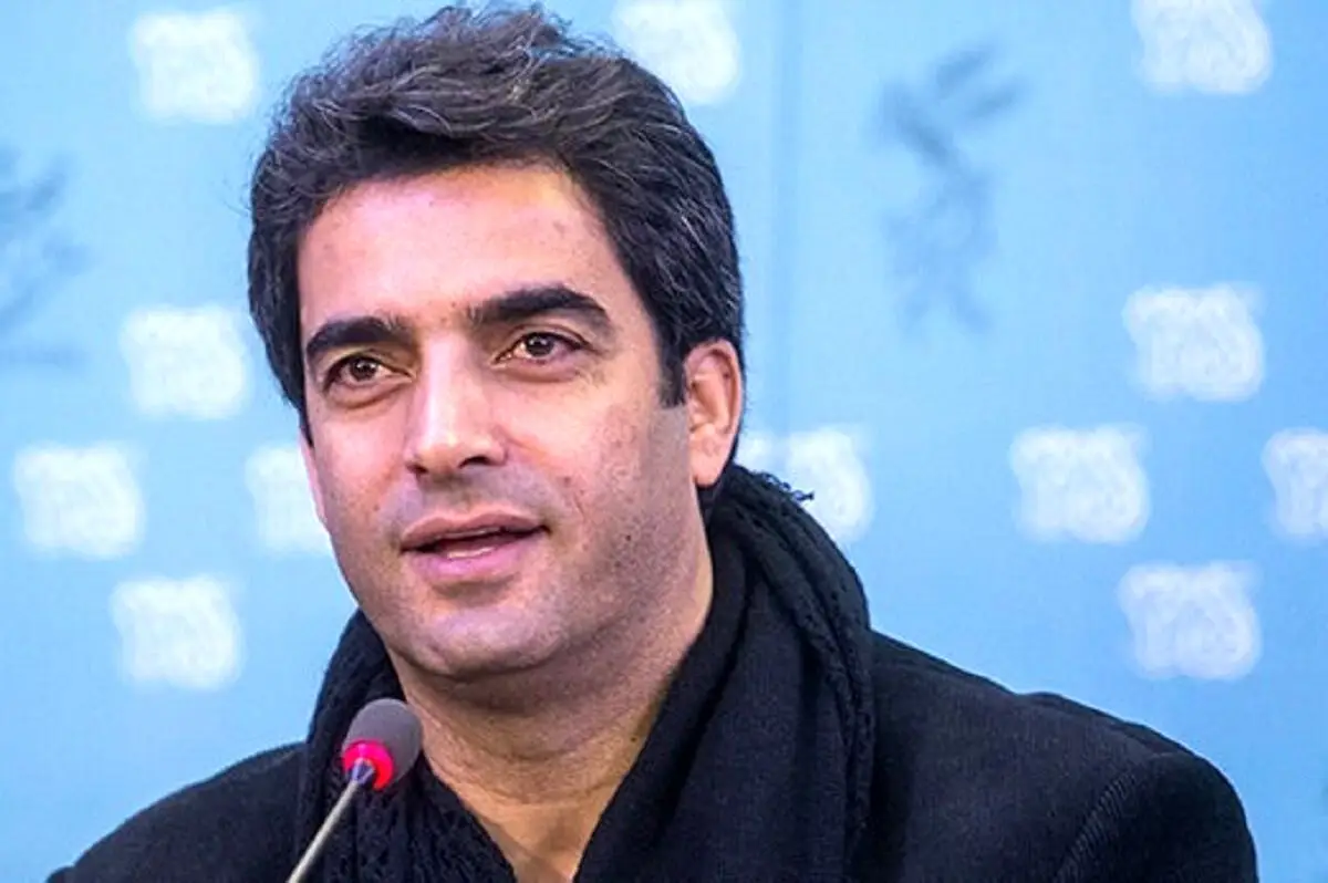 منوچهر هادی در کنار مادر و خواهران محجبه‌اش؛ عکس ویژه از دورهمی شب یلدا!