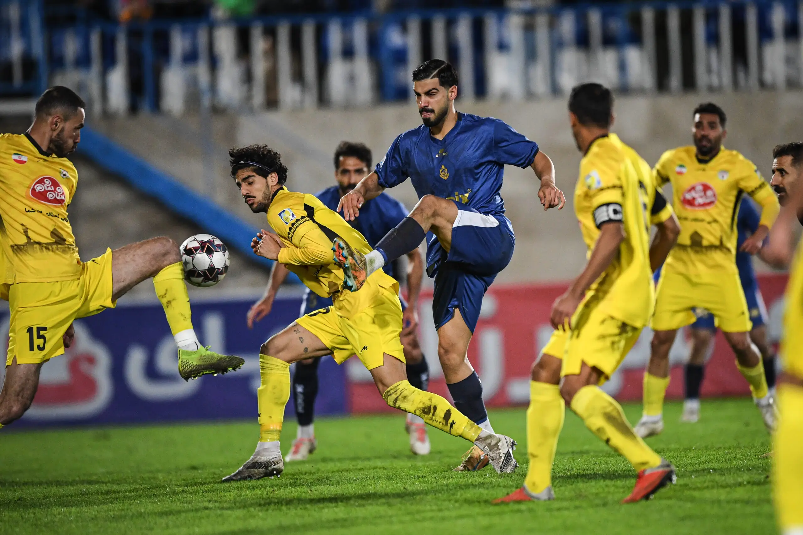 شکست تاریخی ملوان مقابل فجر پس از 23 سال؛ نتیجه‌ای که همه را شوکه کرد!
