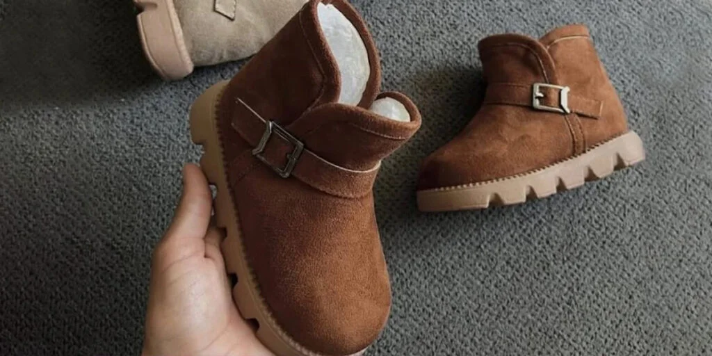 کفش‌های جوجه‌ای آگز