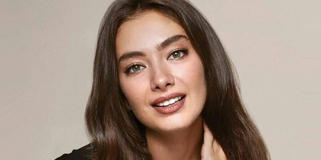 نسلیهان روی جلد مجله